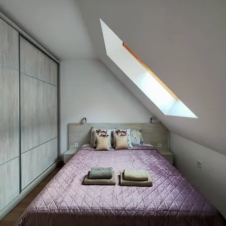 ~ Velvet ~ Central & Quiet Flat + Private Parking アパート *