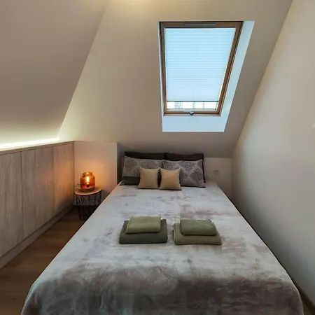 ~ Velvet ~ Central & Quiet Flat + Private Parking アパート *
