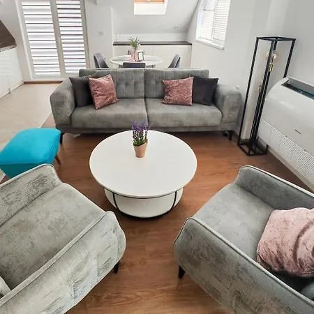 ~ Velvet ~ Central & Quiet Flat + Private Parking Appartamento