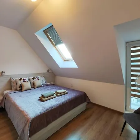 Lägenhet ~ Velvet ~ Central & Quiet Flat + Private Parking Varna