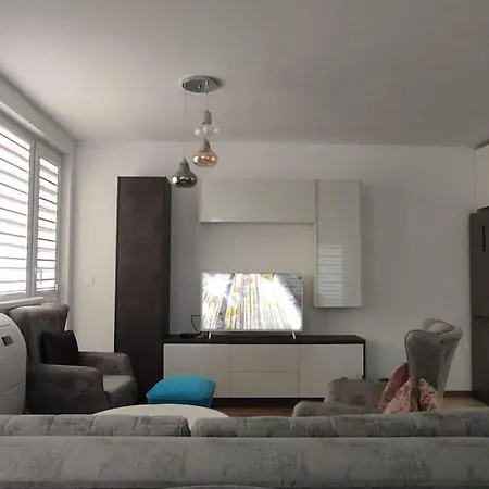 ~ Velvet ~ Central & Quiet Flat + Private Parking Appartamento