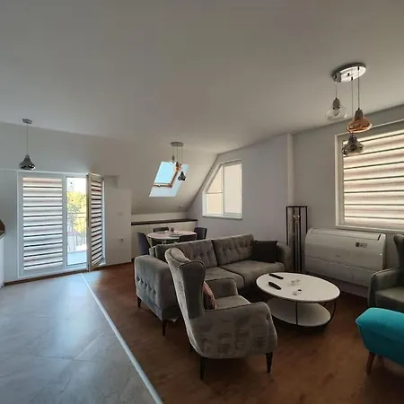 ~ Velvet ~ Central & Quiet Flat + Private Parking * Varna